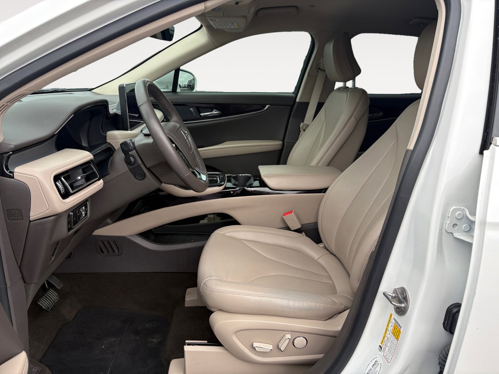 Used 2023 Lincoln Nautilus AWD w/ Premium Package image 20