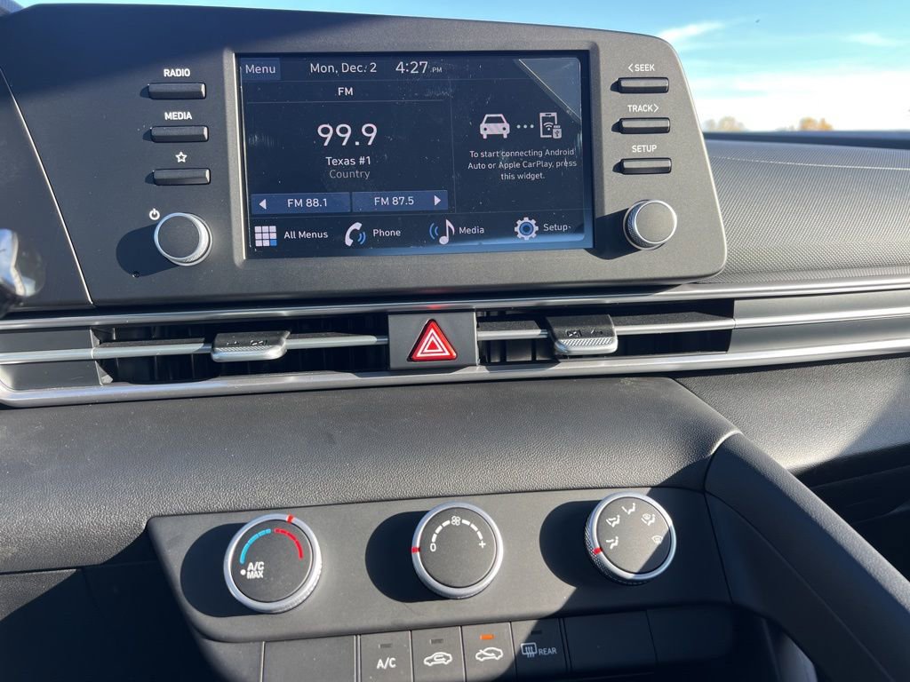 Used 2025 Hyundai Elantra SE image 19