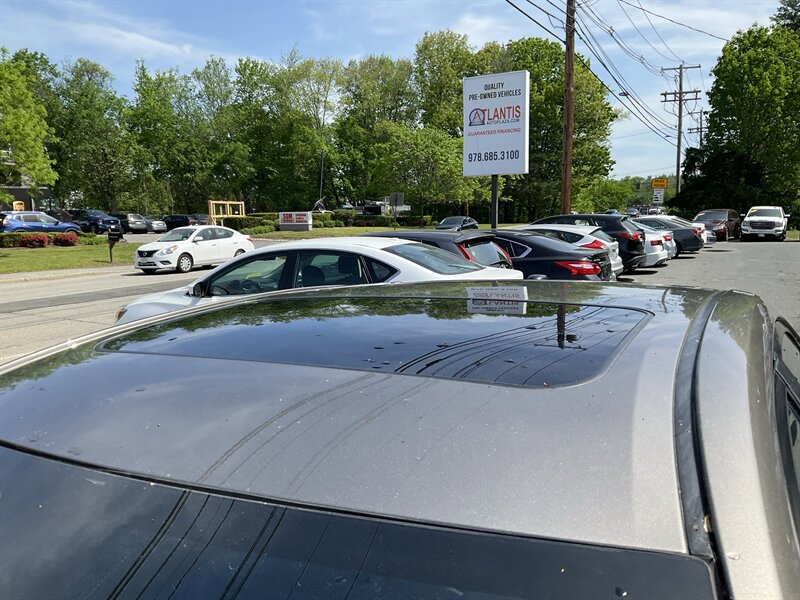 Used 2018 Toyota Corolla SE w/ SE Premium Package FWD image 9