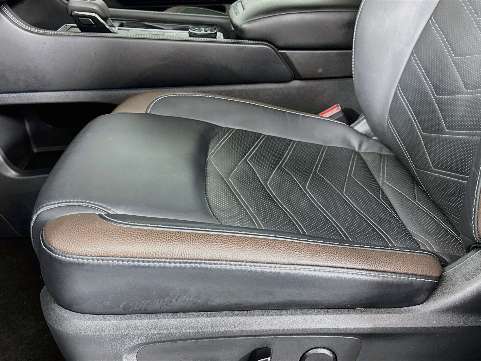 Used 2024 Nissan Pathfinder Platinum w/ Black Appearance Package AWD/4WD image 20