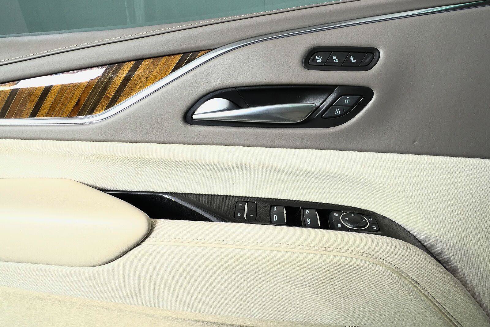 Used 2023 Cadillac Escalade ESV Sport Platinum AWD/4WD image 7