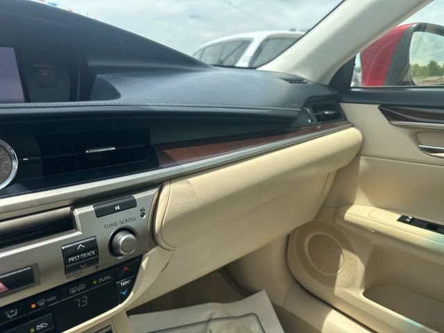 Used 2013 Lexus ES 350 w/ Luxury Pkg FWD image 29