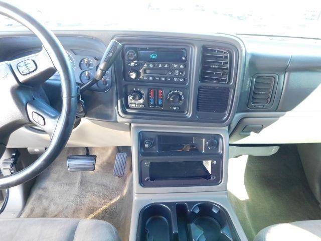 Used 2004 Chevrolet Suburban 2500 LS w/ Preferred Equipment Group image 17