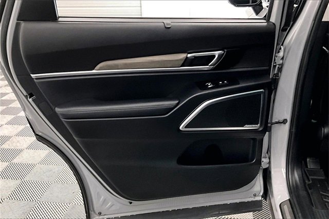 Used 2022 Kia Telluride SX w/ SX Prestige Package image 19