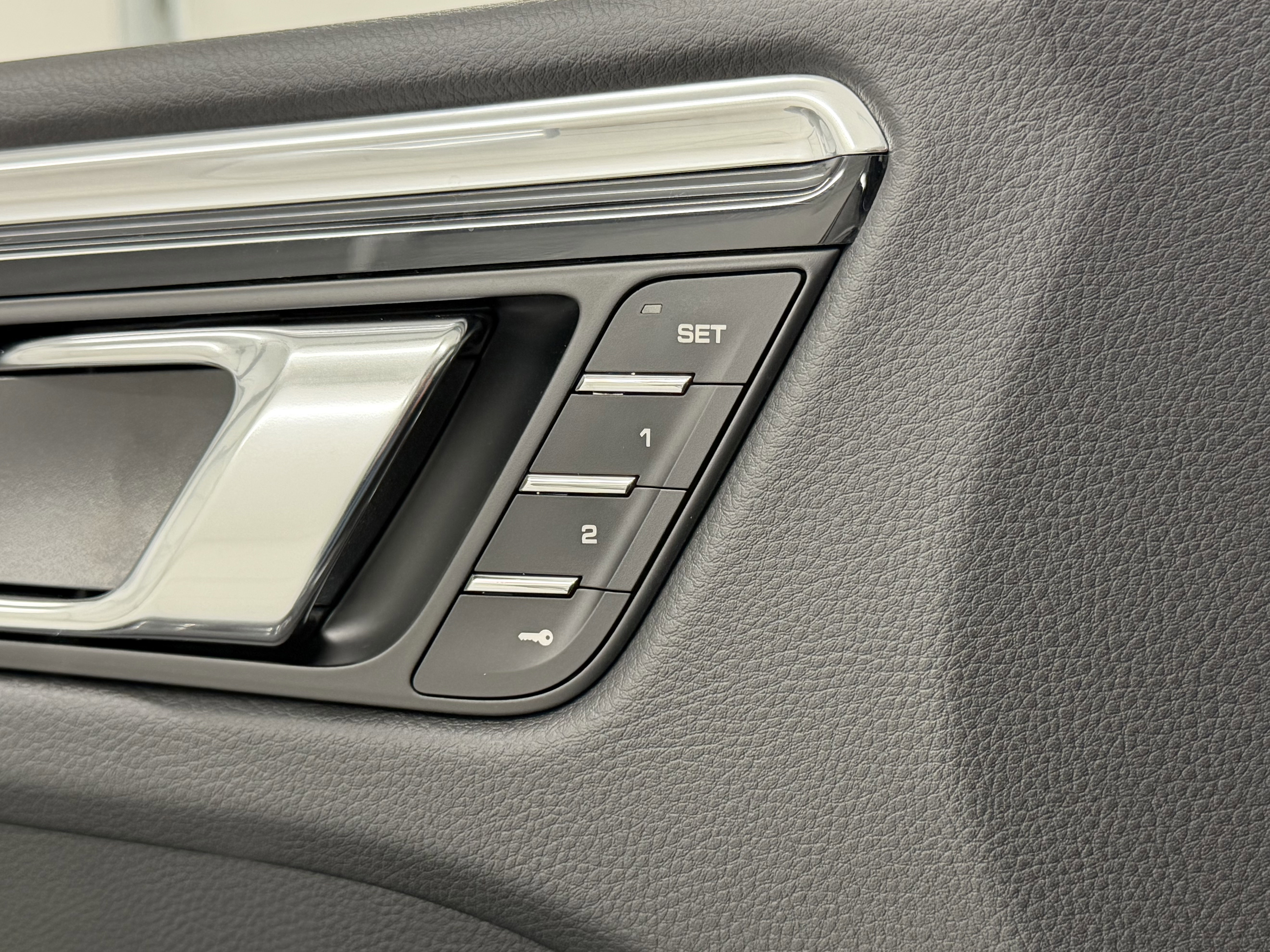 New 2026 Porsche Macan image 29