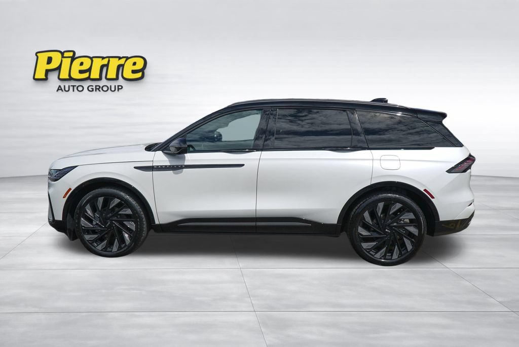 Used 2025 Lincoln Nautilus Reserve AWD/4WD image 4