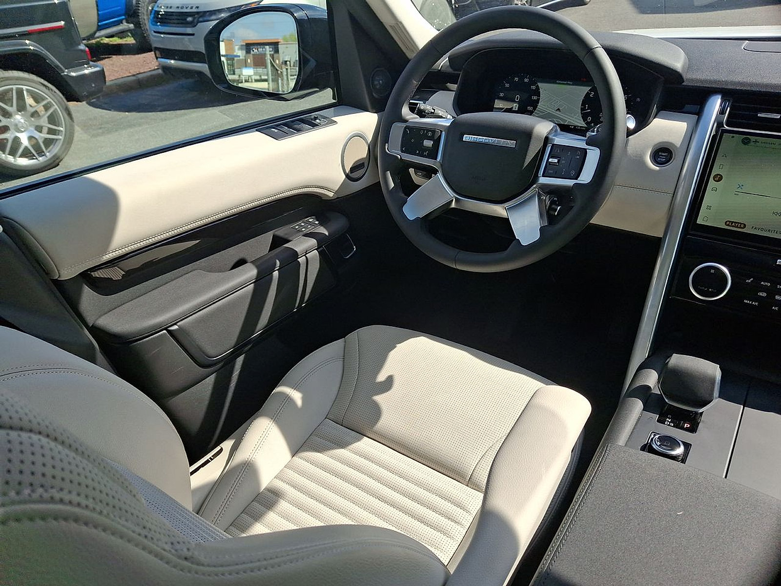 Certified 2026 Land Rover Discovery S AWD/4WD image 15