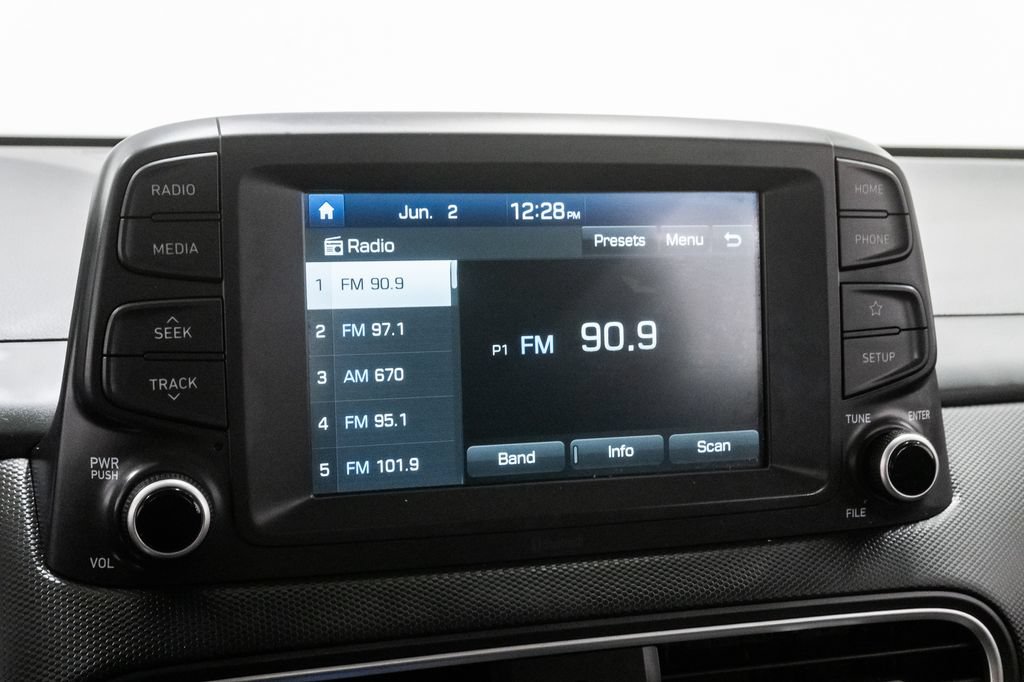 Used 2018 Hyundai Kona SE FWD image 16