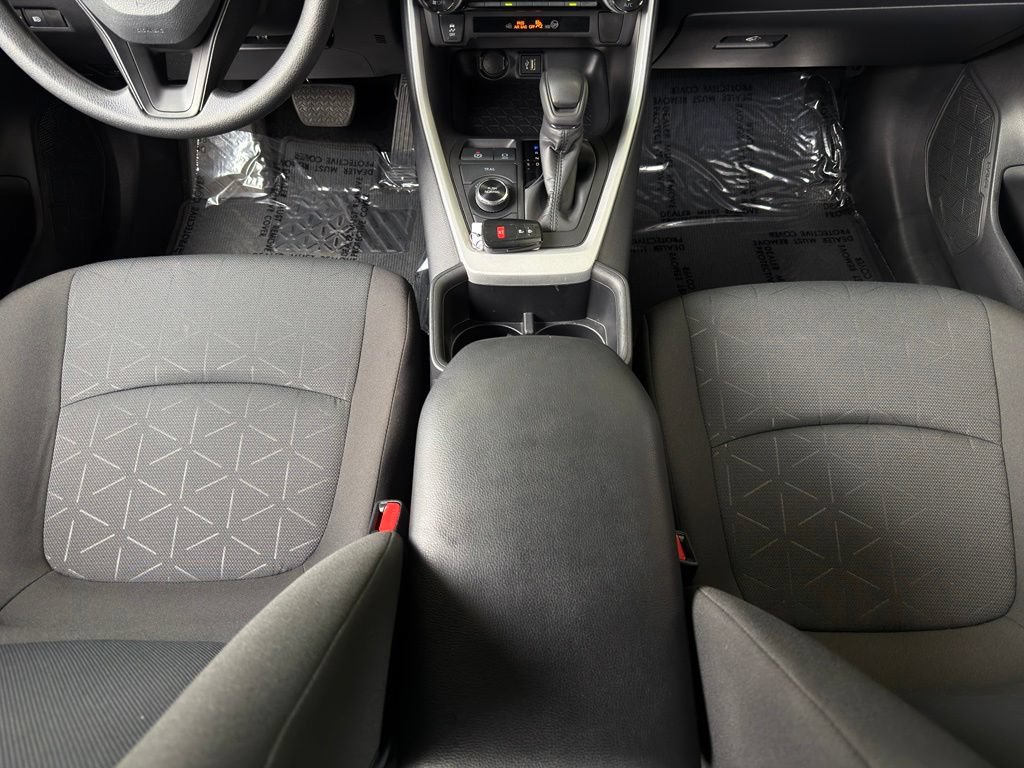 Used 2025 Toyota RAV4 XLE AWD/4WD image 17