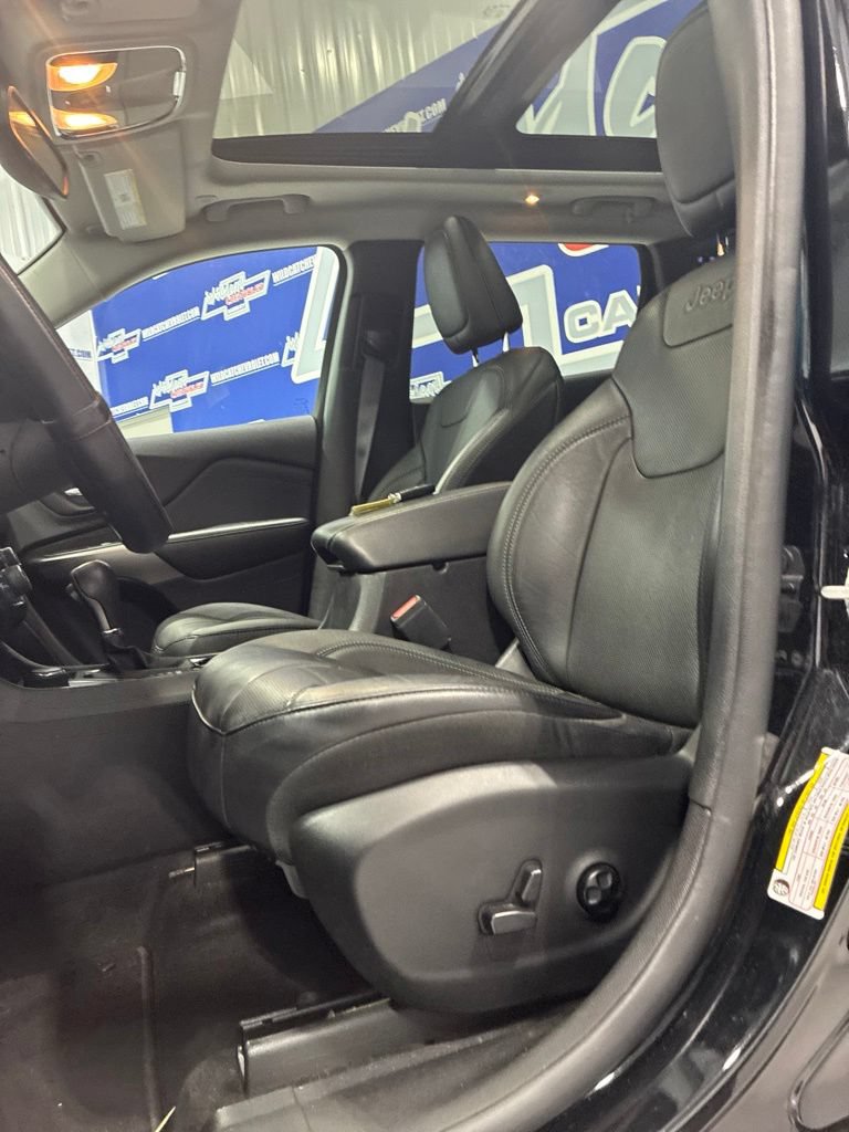 Used 2021 Jeep Cherokee Limited AWD/4WD image 15