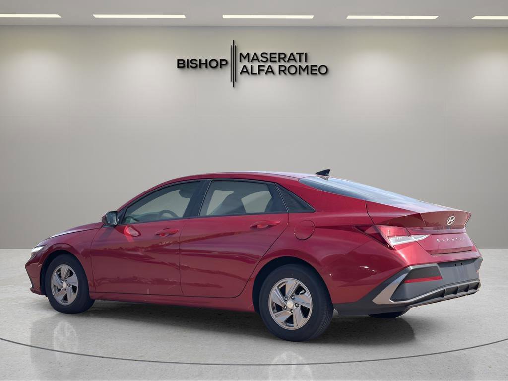 Used 2024 Hyundai Elantra SE FWD image 4