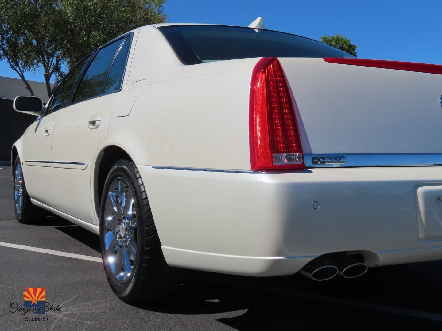 Used 2009 Cadillac DTS image 24