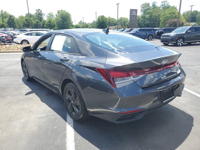 Used 2022 Hyundai Elantra SEL w/ Preferred Accessory Package FWD image 3