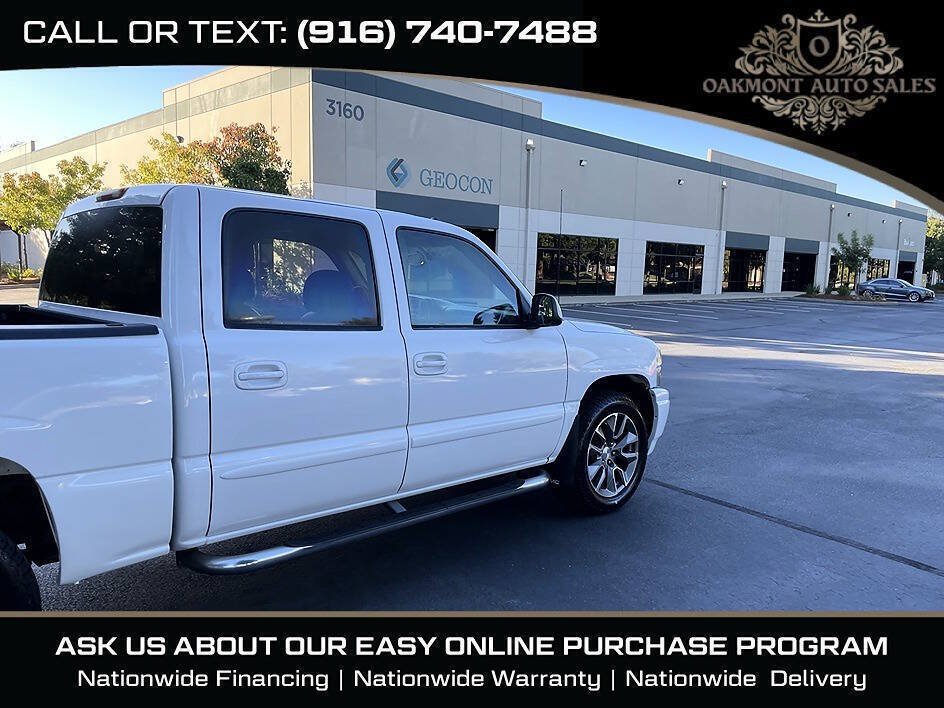 Used 2005 GMC Sierra 1500 Denali w/ Safe And Sound Package AWD/4WD image 13