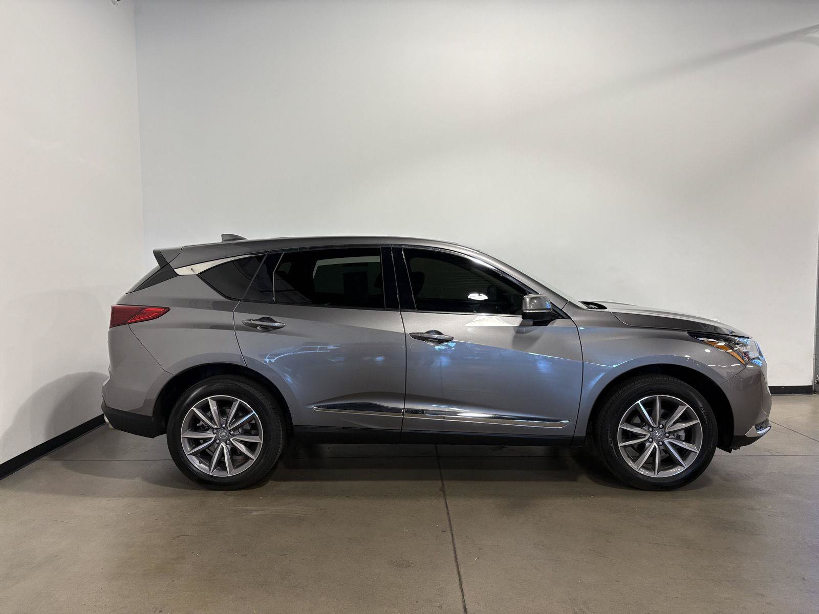 Used 2024 Acura RDX w/ Technology Package AWD/4WD image 2