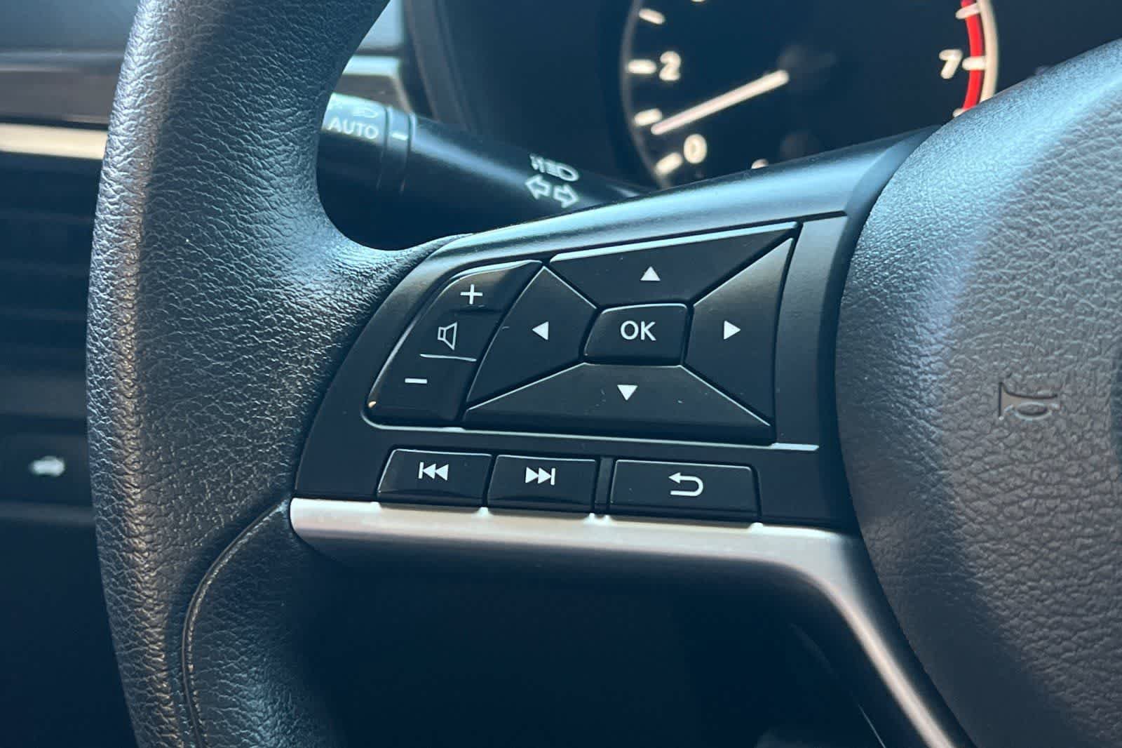 Used 2023 Nissan Altima 2.5 SV FWD image 29
