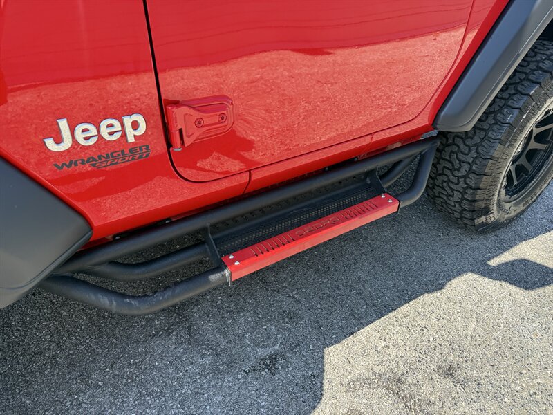 Used 2018 Jeep Wrangler Sport AWD/4WD image 18