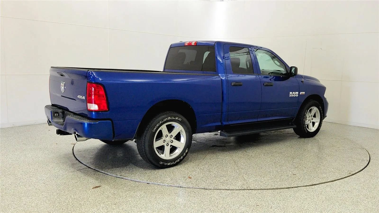 Used 2015 RAM 1500 Express AWD/4WD image 7