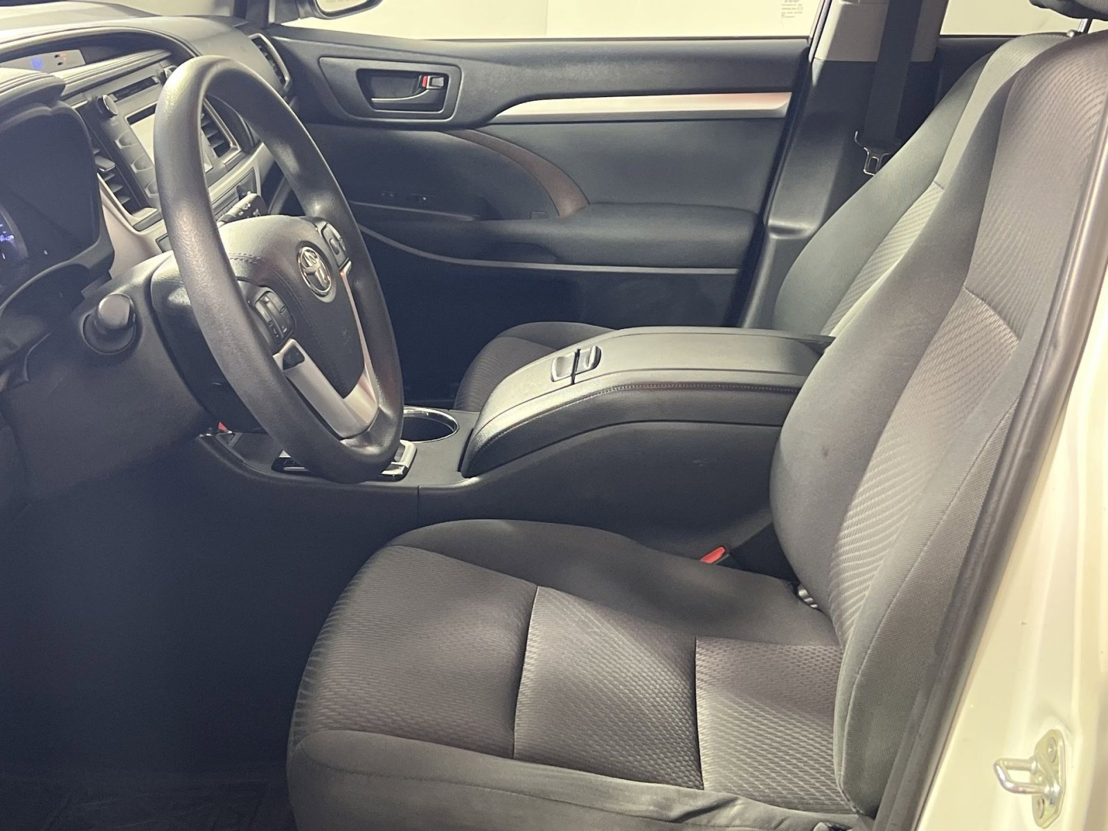 Used 2019 Toyota Highlander LE image 13