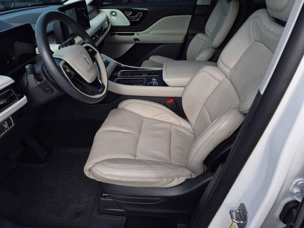Used 2025 Lincoln Aviator Reserve w/ Luxury Package RWD image 12