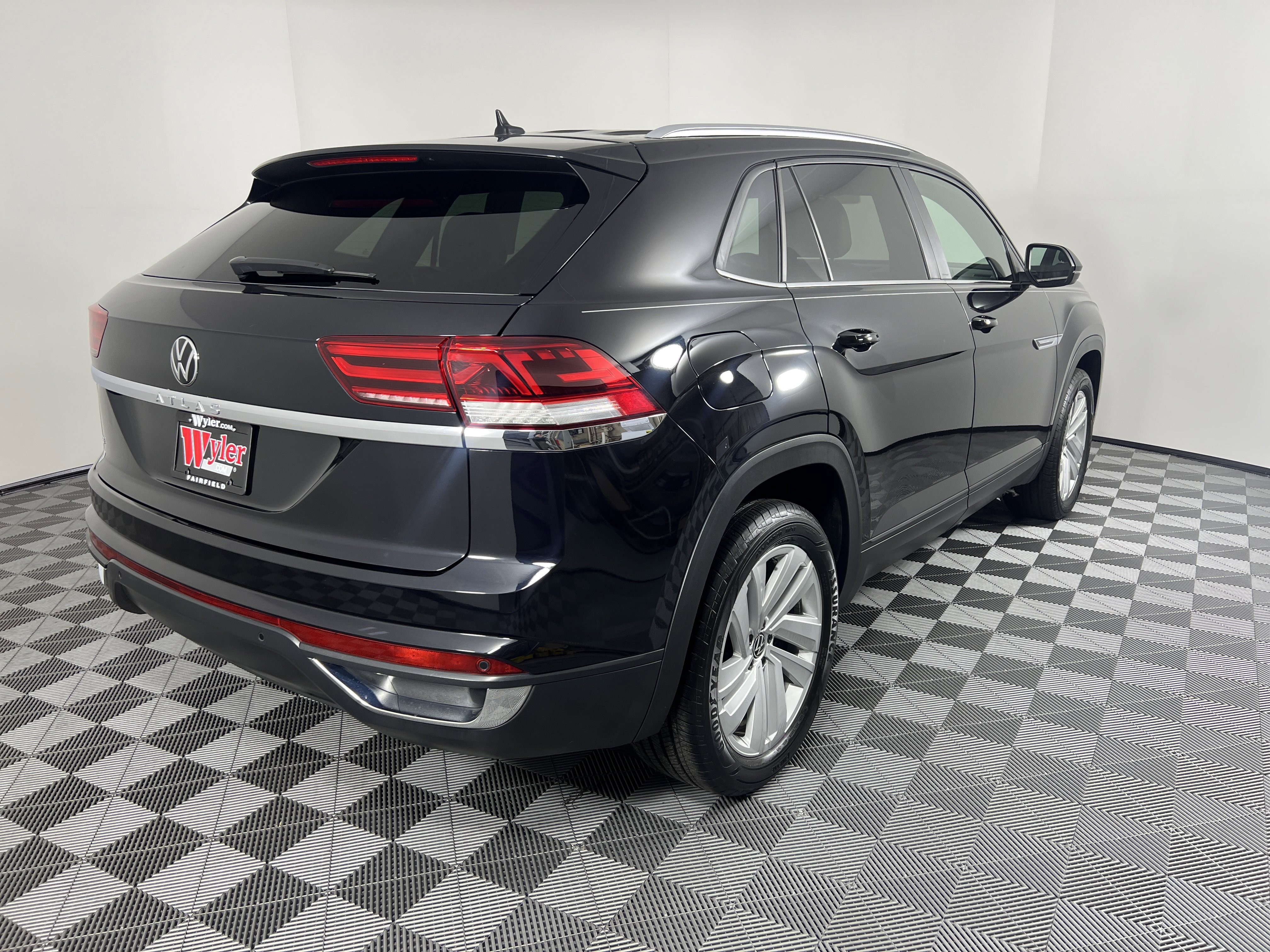 Used 2021 Volkswagen Atlas Cross Sport SE image 14