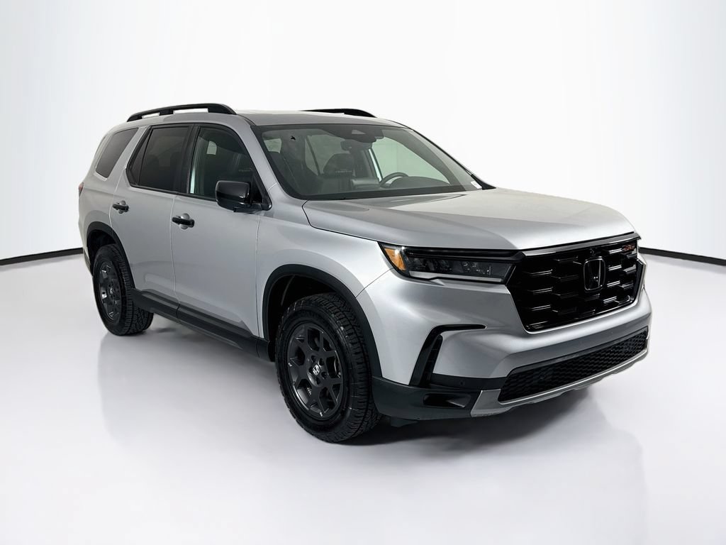 Certified 2025 Honda Pilot TrailSport image 3