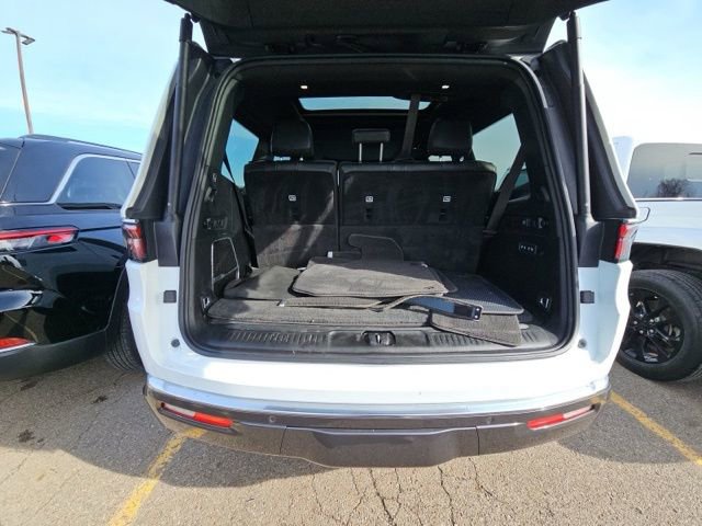 Used 2022 Jeep Wagoneer Series III w/ Premium Group I image 18