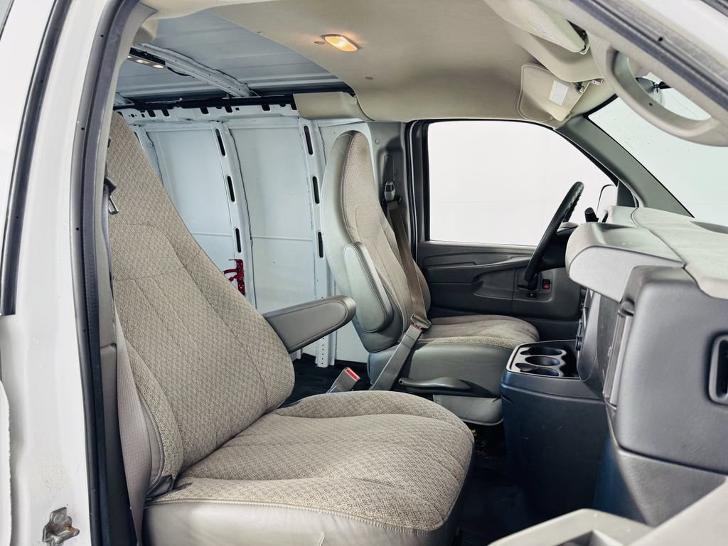 Used 2015 Chevrolet Express 2500 RWD image 21