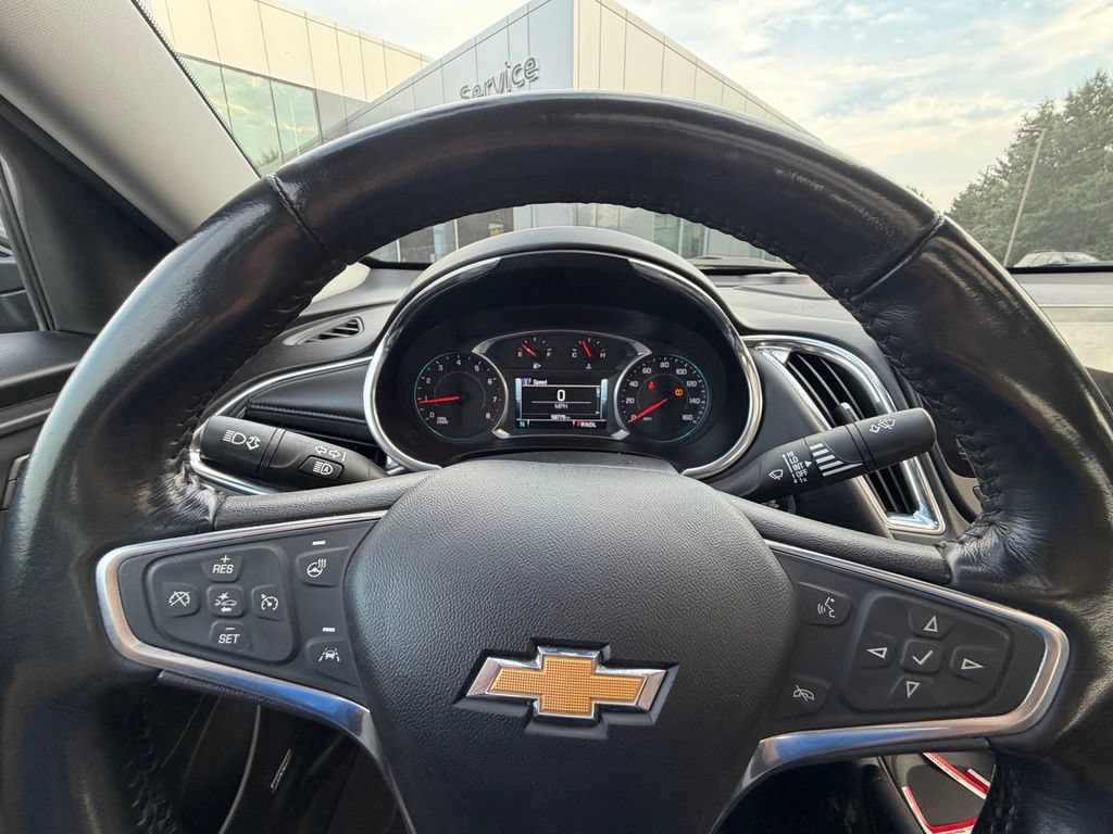 Used 2018 Chevrolet Malibu Premier w/ Premier Sun and Wheel Package FWD image 9
