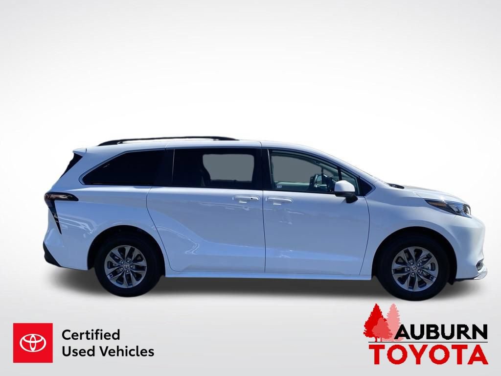 Certified 2026 Toyota Sienna LE FWD image 9