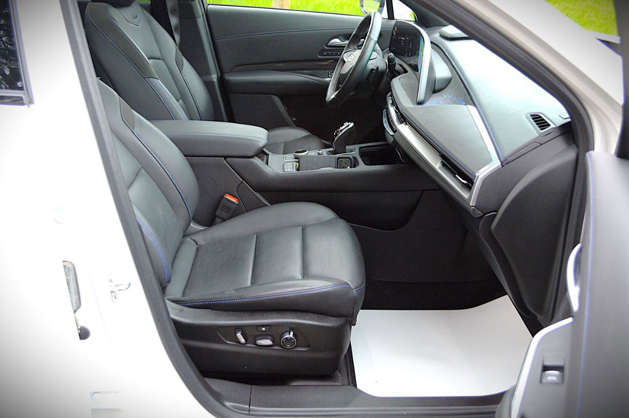 Used 2024 Cadillac XT4 Sport image 18