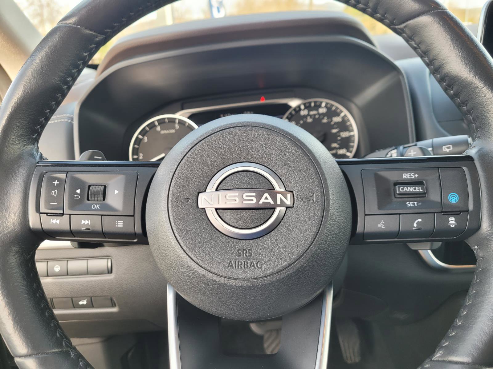 Used 2022 Nissan Rogue SV w/ SV Premium Package image 24