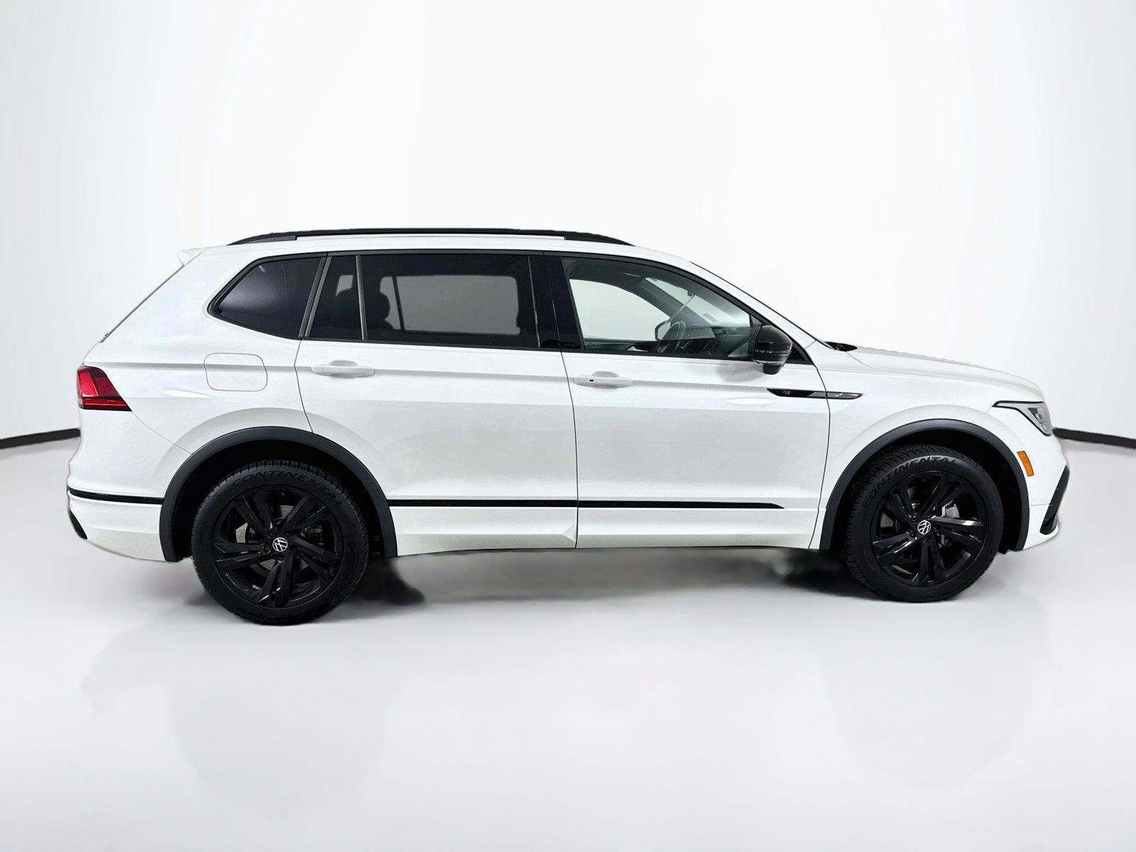Certified 2023 Volkswagen Tiguan SE R-Line FWD image 8