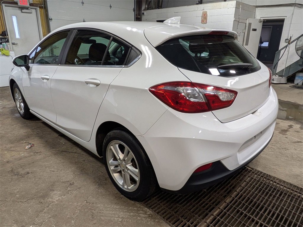 Used 2018 Chevrolet Cruze LT image 3