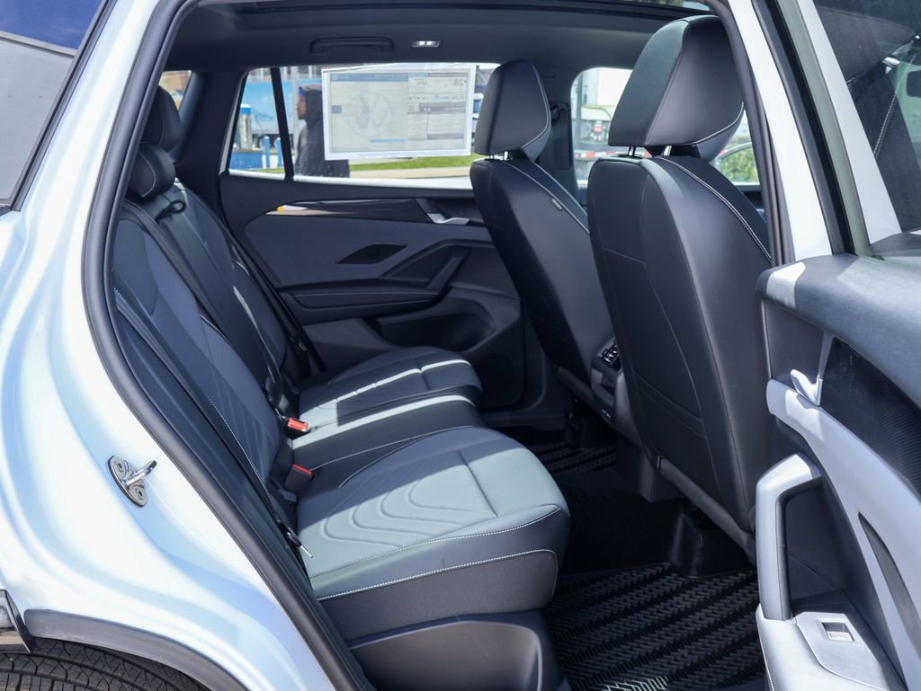 New 2026 Volkswagen Tiguan SE R-Line FWD image 29
