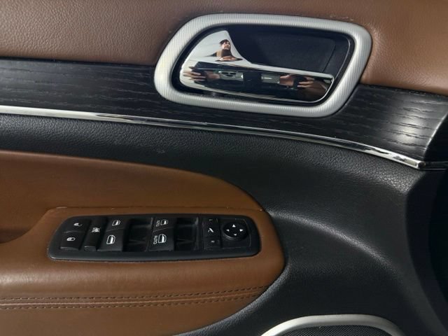 Used 2020 Jeep Grand Cherokee Summit AWD/4WD image 16