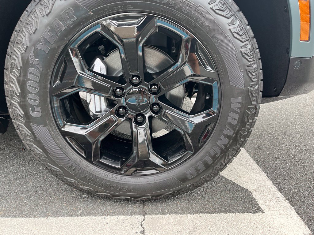 New 2026 GMC Yukon AT4 Ultimate w/ LPO, Floor Liner Package AWD/4WD image 9