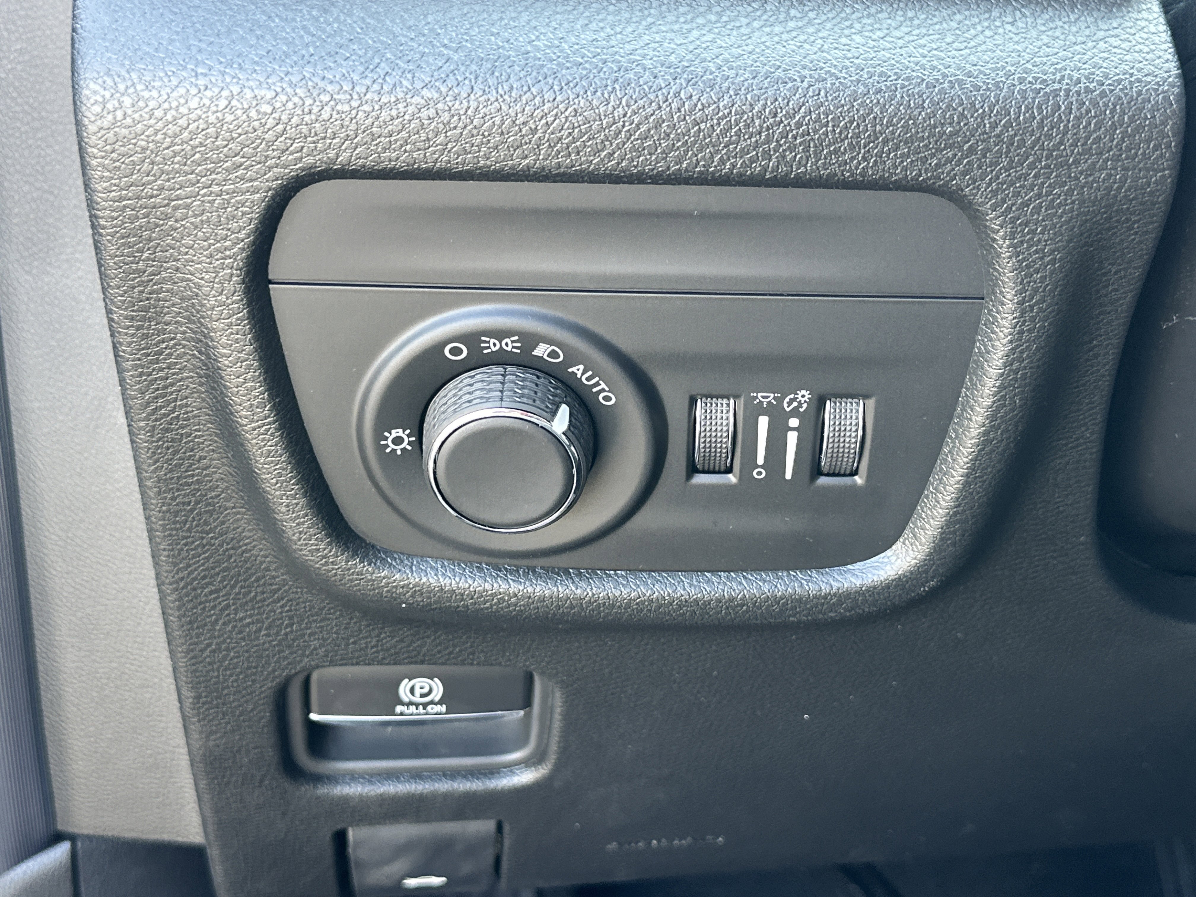 New 2026 Jeep Grand Cherokee Laredo AWD/4WD image 11