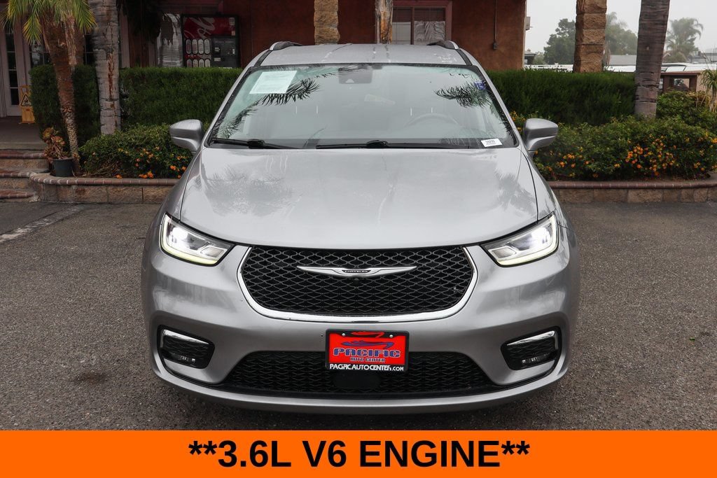 Used 2021 Chrysler Pacifica Touring-L FWD image 3