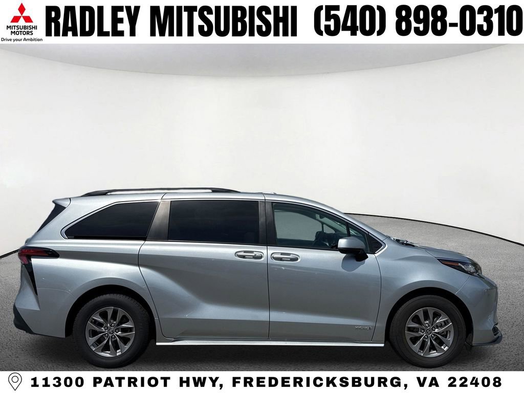 Used 2021 Toyota Sienna LE w/ LE Plus Package image 20