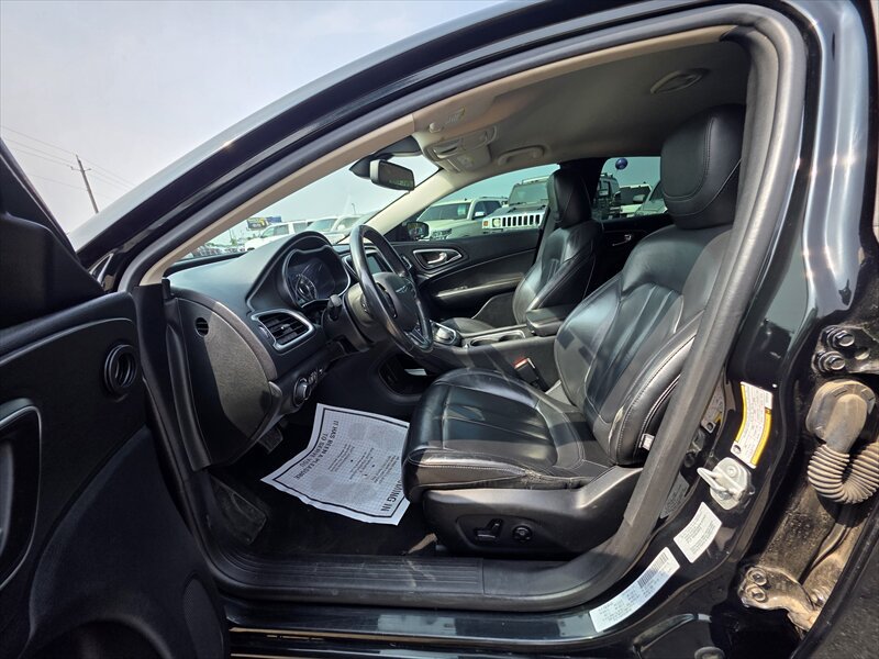 Used 2016 Chrysler 200 Limited FWD image 7