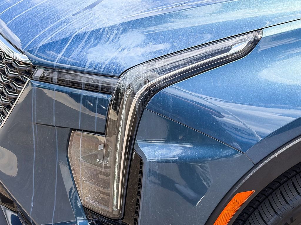 Used 2025 Cadillac XT4 Premium Luxury w/ Cold Weather Package AWD/4WD image 7