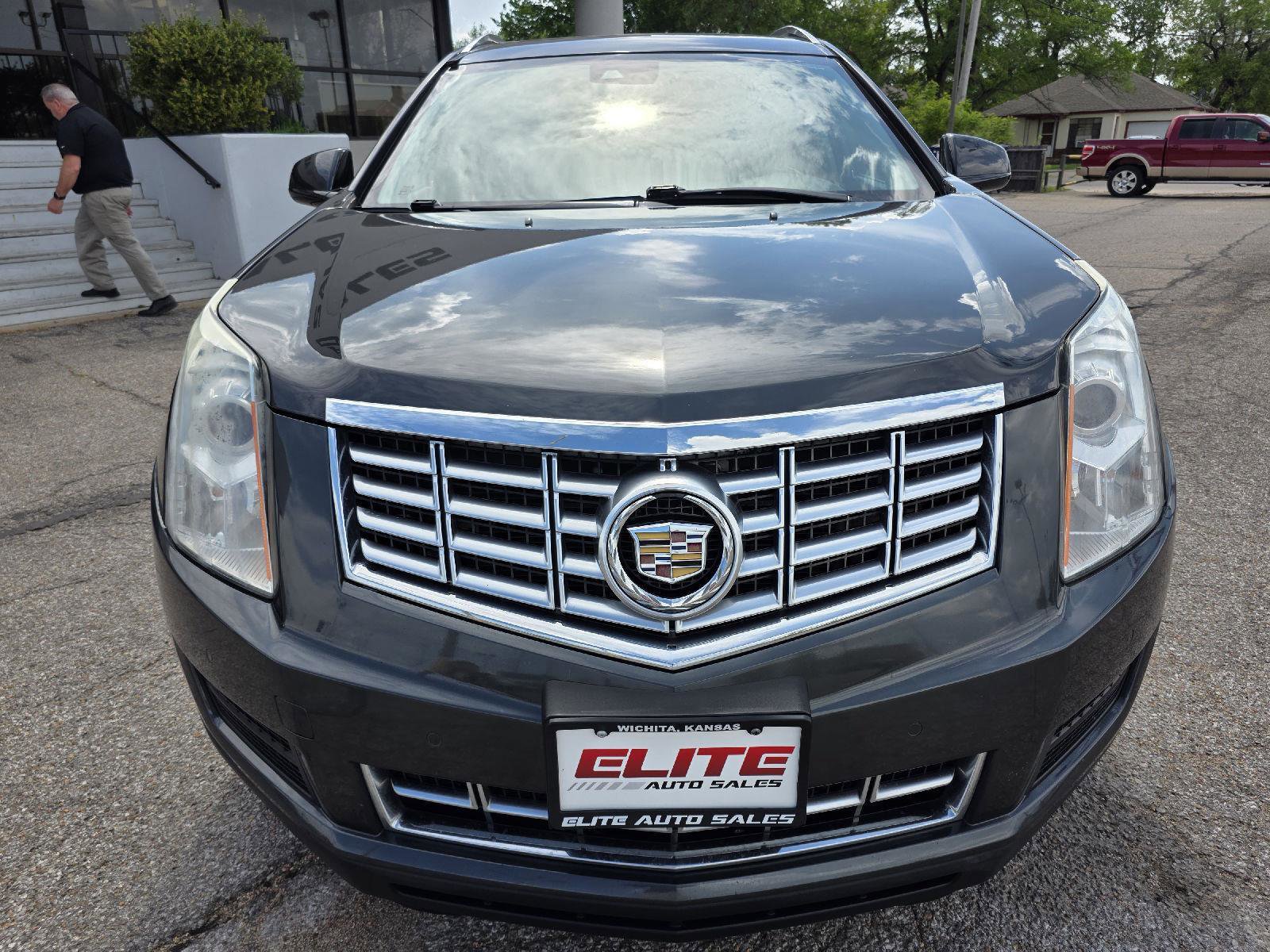 Used 2016 Cadillac SRX Luxury w/ Driver Awareness Package FWD image 2