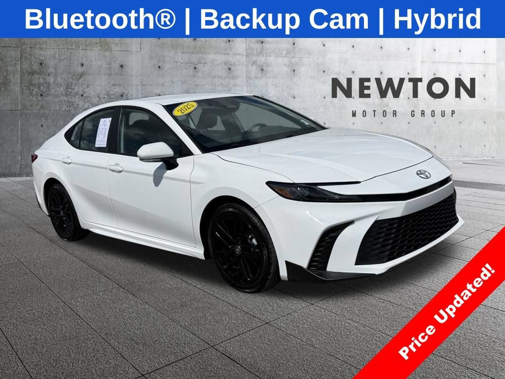 Used 2025 Toyota Camry SE