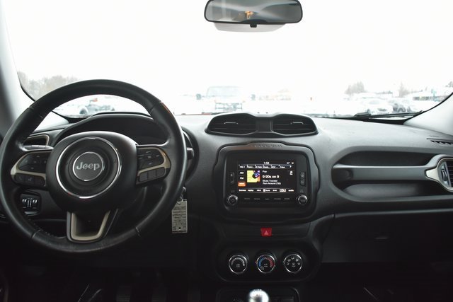 Used 2016 Jeep Renegade 75th Anniversary image 34
