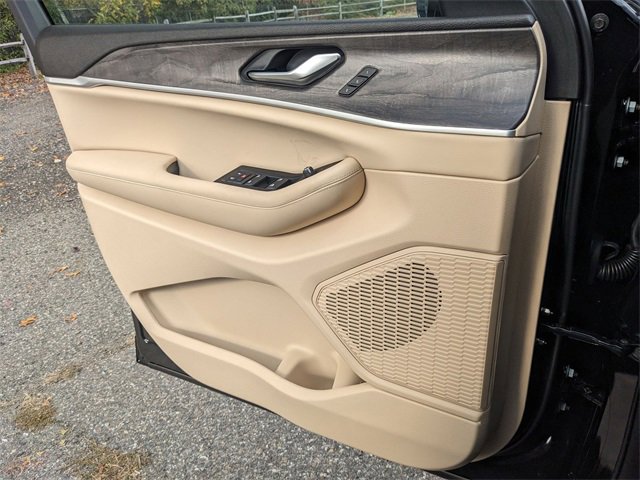 New 2025 Jeep Grand Cherokee Limited image 19