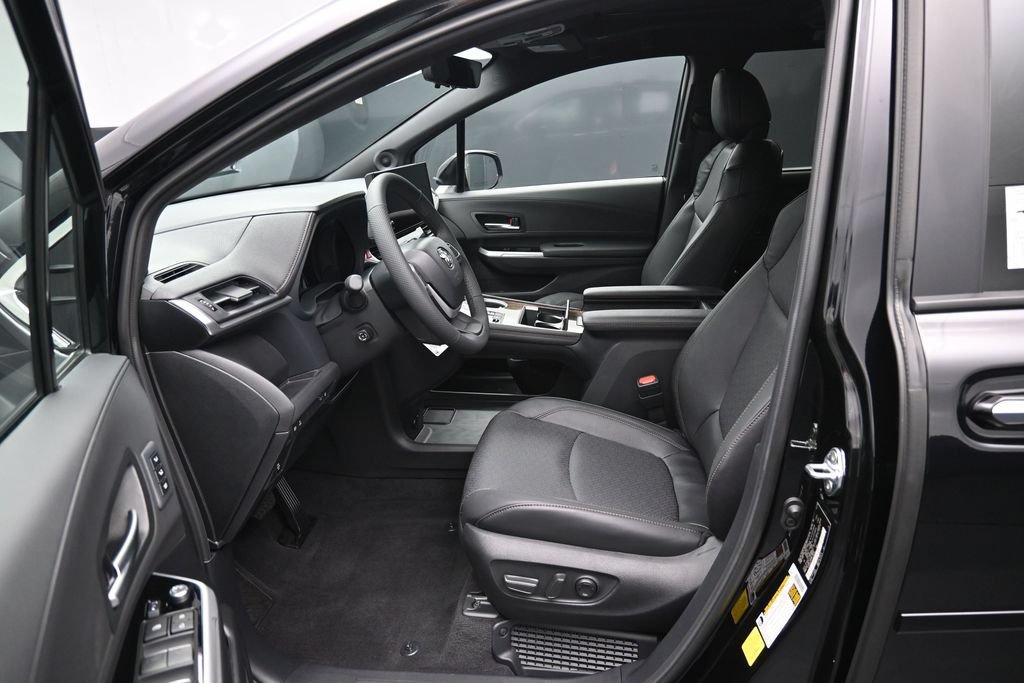 Used 2026 Toyota Sienna Limited AWD/4WD image 9