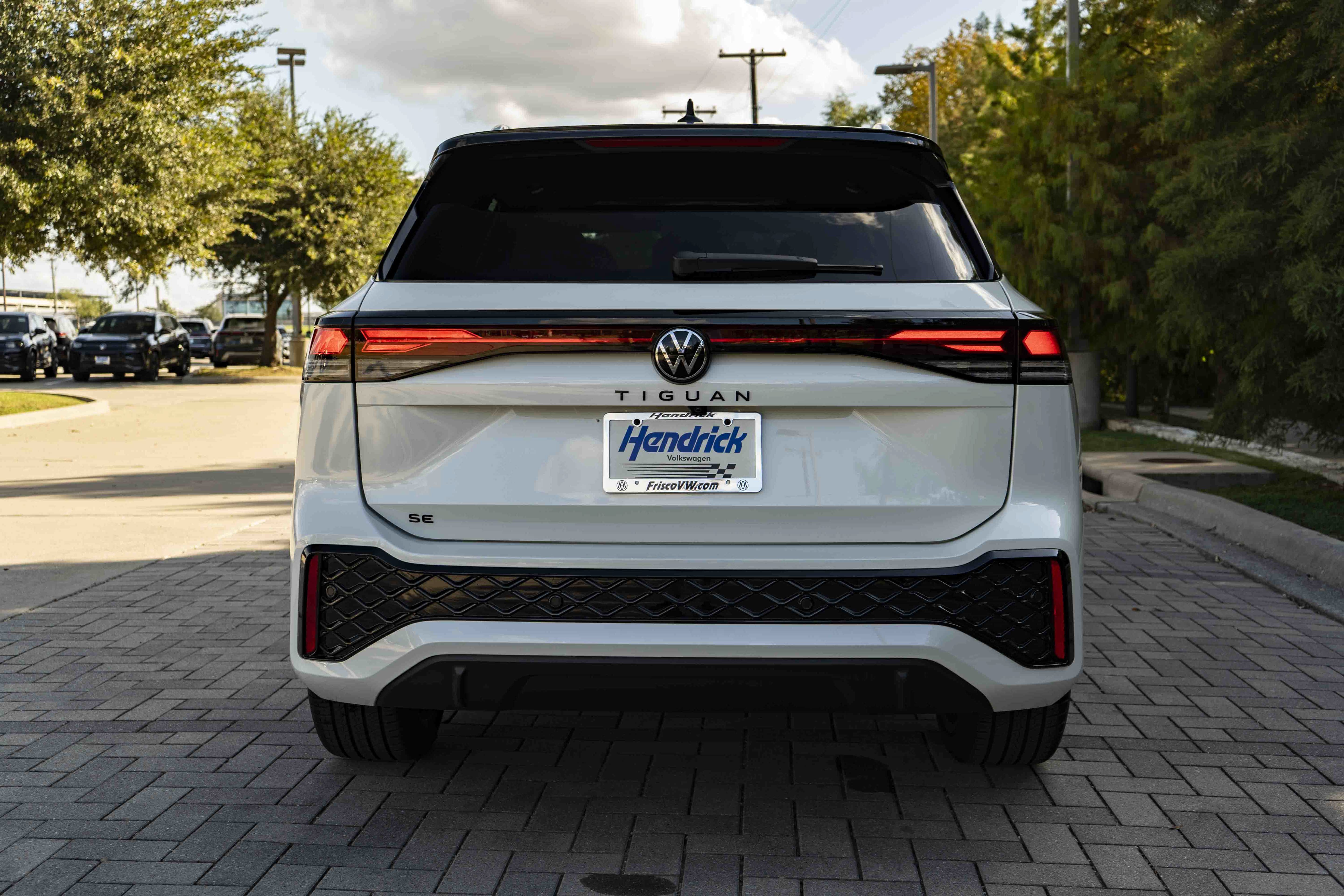 Certified 2026 Volkswagen Tiguan SE R-Line FWD image 7