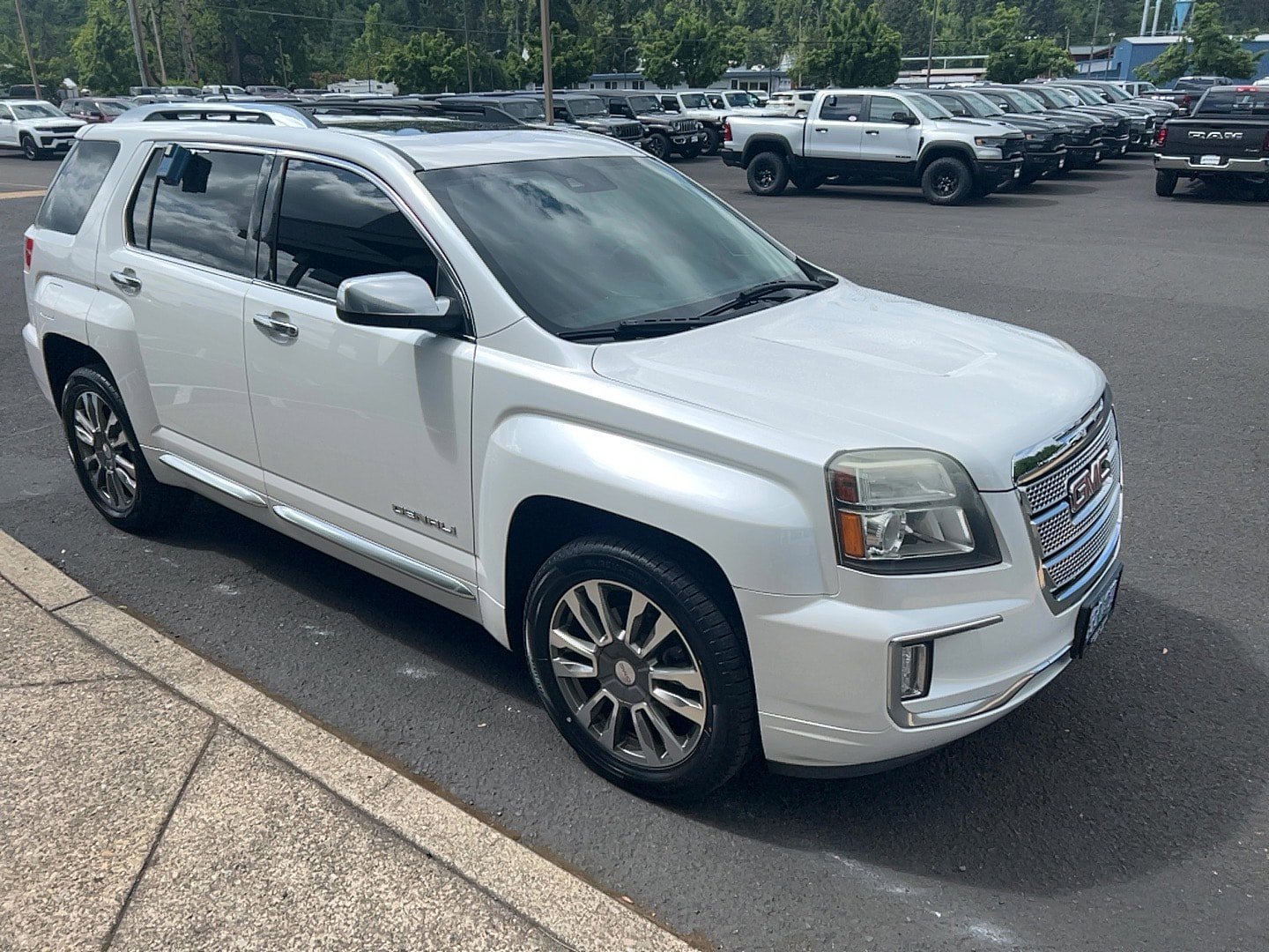 Used 2016 GMC Terrain Denali AWD/4WD image 4