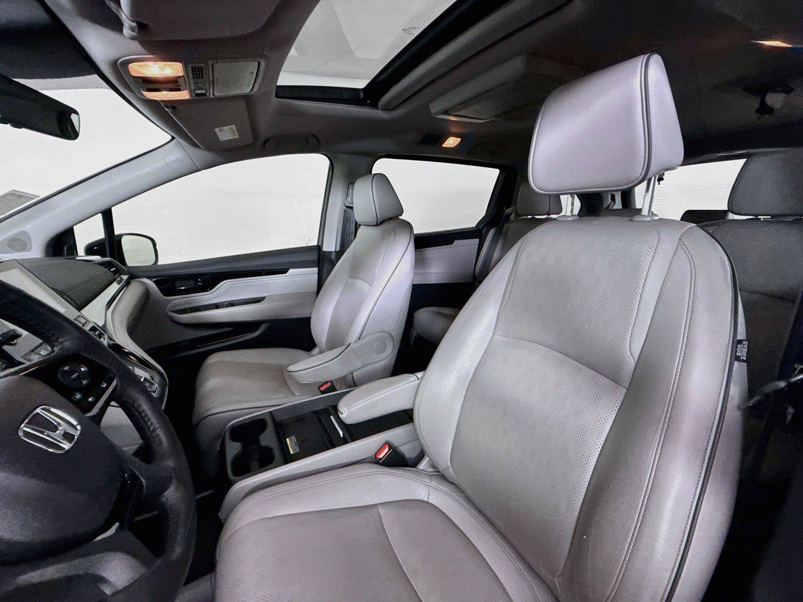 Used 2024 Honda Odyssey Elite image 3